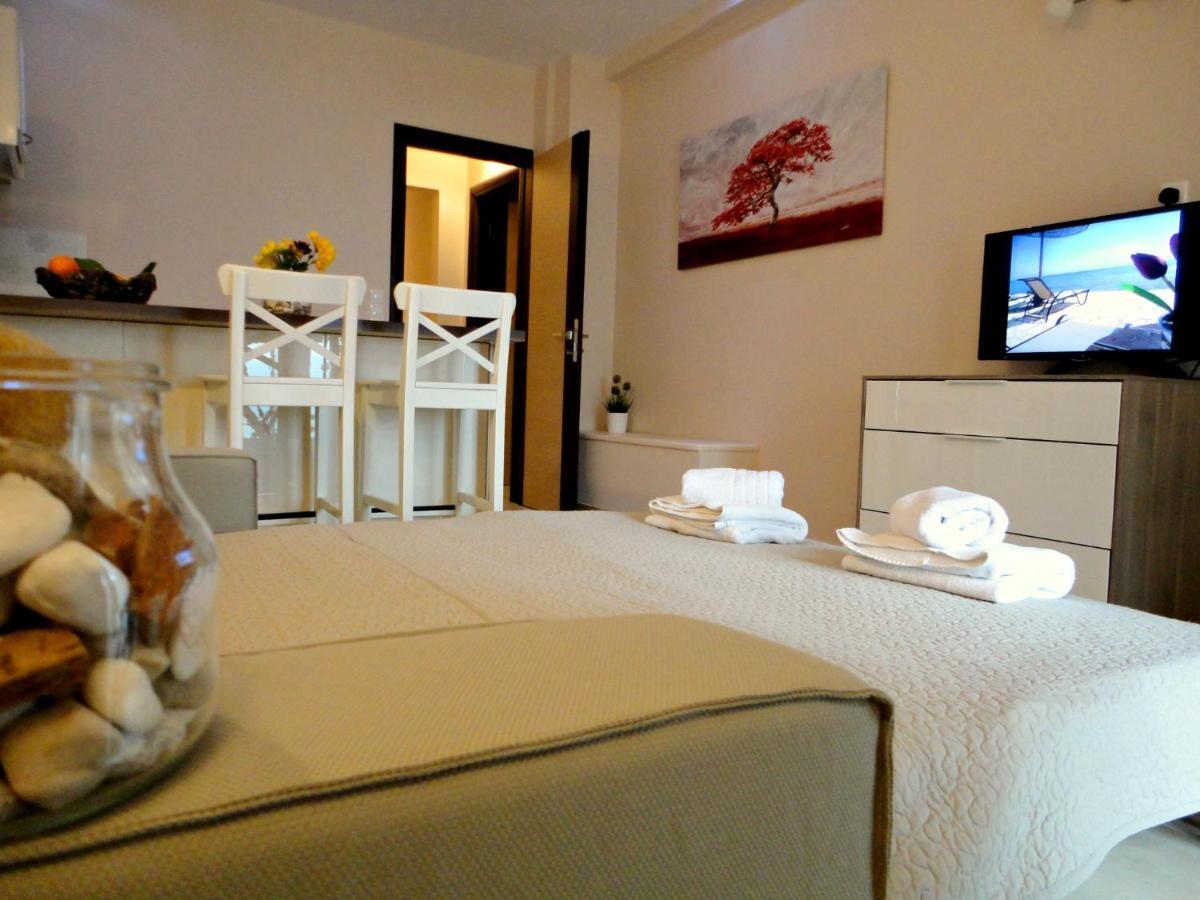 Galini Beach Studios And Penthouse Mesongí Екстериор снимка