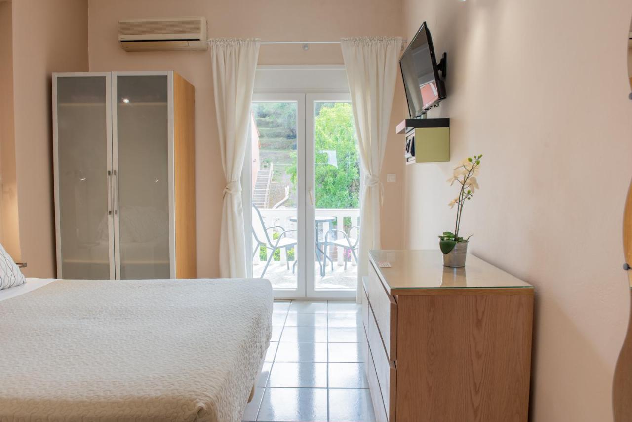 Galini Beach Studios And Penthouse Mesongí Екстериор снимка