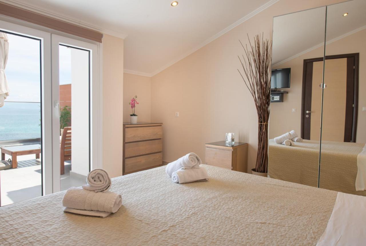 Galini Beach Studios And Penthouse Mesongí Екстериор снимка