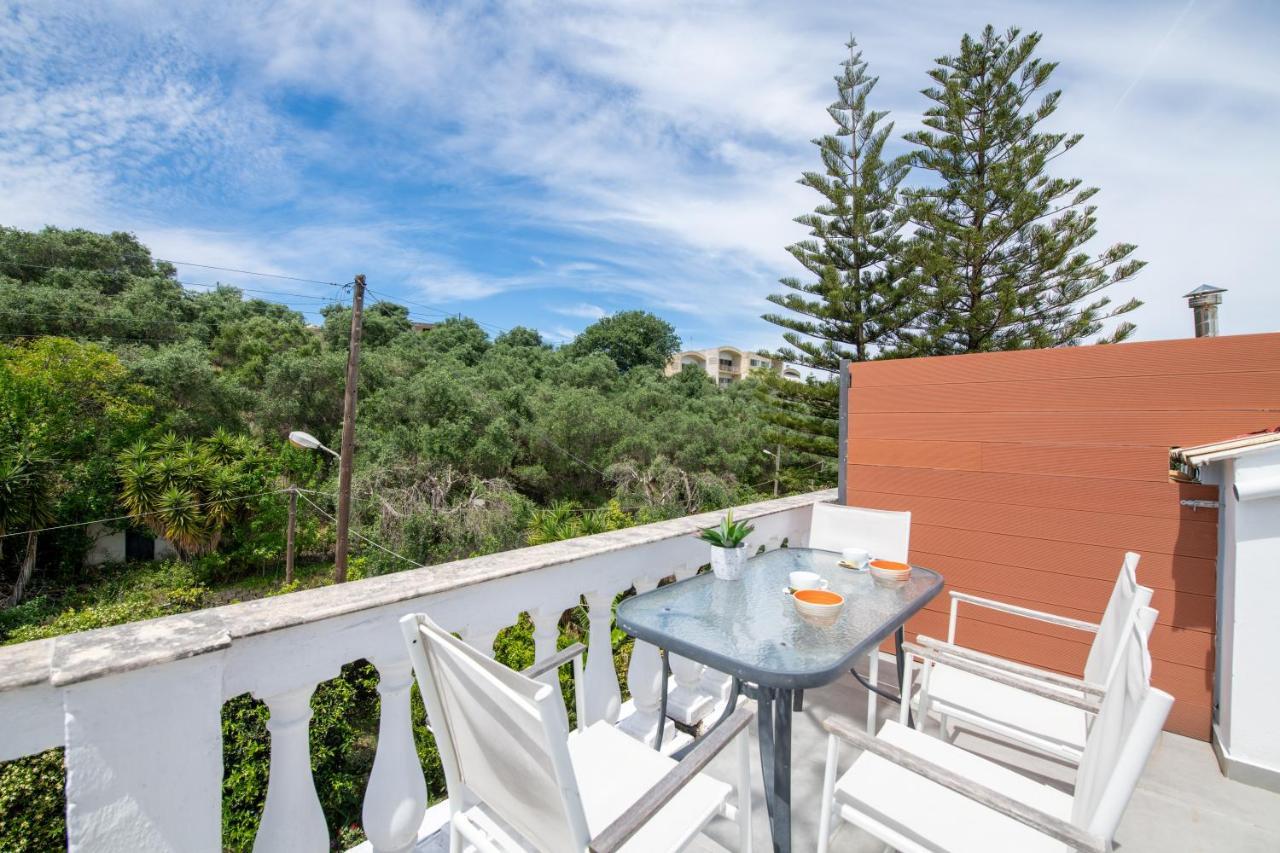 Galini Beach Studios And Penthouse Mesongí Екстериор снимка