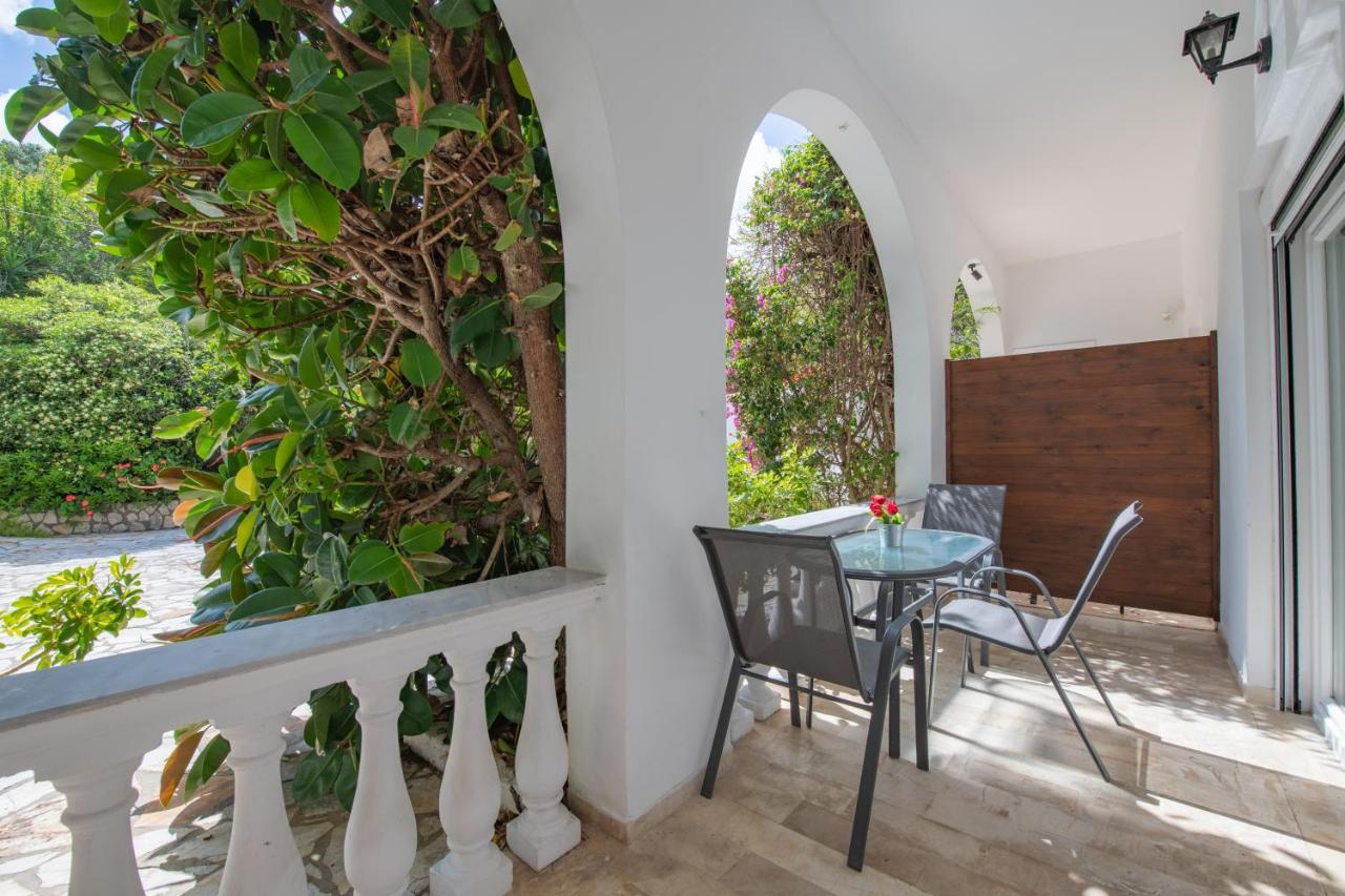 Galini Beach Studios And Penthouse Mesongí Екстериор снимка